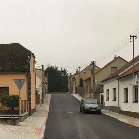 منزل للإقامة Podkrovi S Koupelnou Svinarov